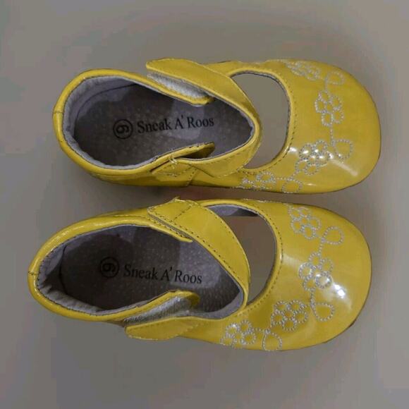 Sneakaroo Yellow Patent Mary‎ Janes Floral Size 9c - Picture 1 of 5
